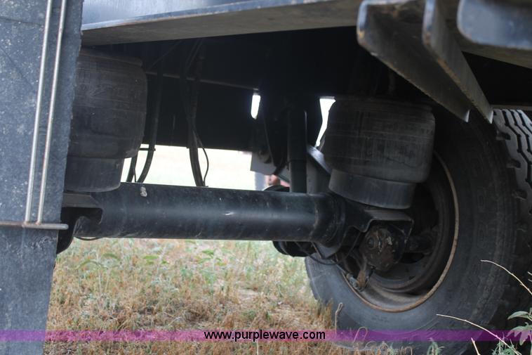 image for item H1736 2006 Fontaine EFTW-7-8048WSAWK flatbed trailer