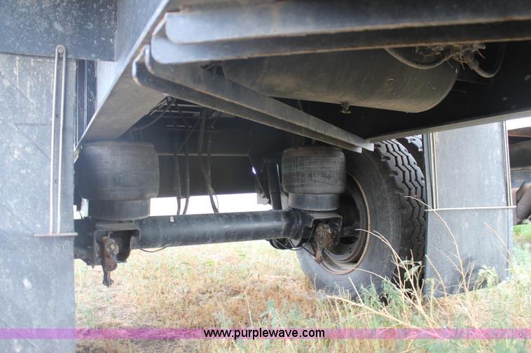 image for item H1736 2006 Fontaine EFTW-7-8048WSAWK flatbed trailer