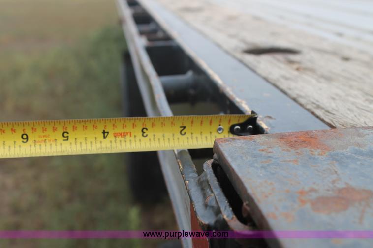 image for item H1736 2006 Fontaine EFTW-7-8048WSAWK flatbed trailer