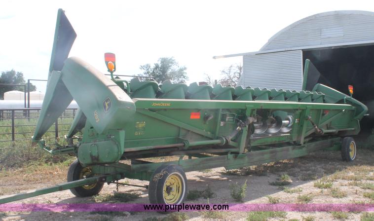 image for item H1737 2006 John Deere 1293 corn head