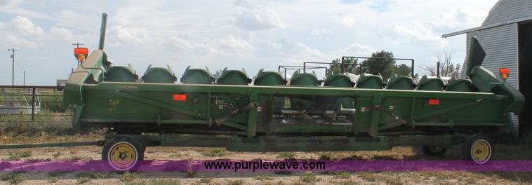 image for item H1737 2006 John Deere 1293 corn head