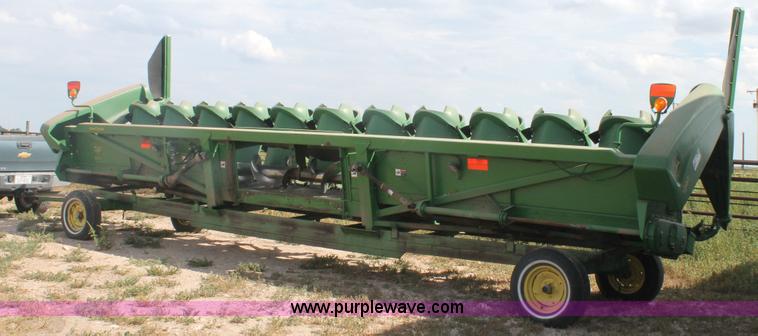 image for item H1737 2006 John Deere 1293 corn head