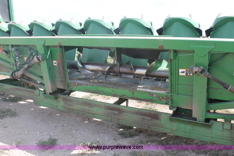 image for item H1737 2006 John Deere 1293 corn head