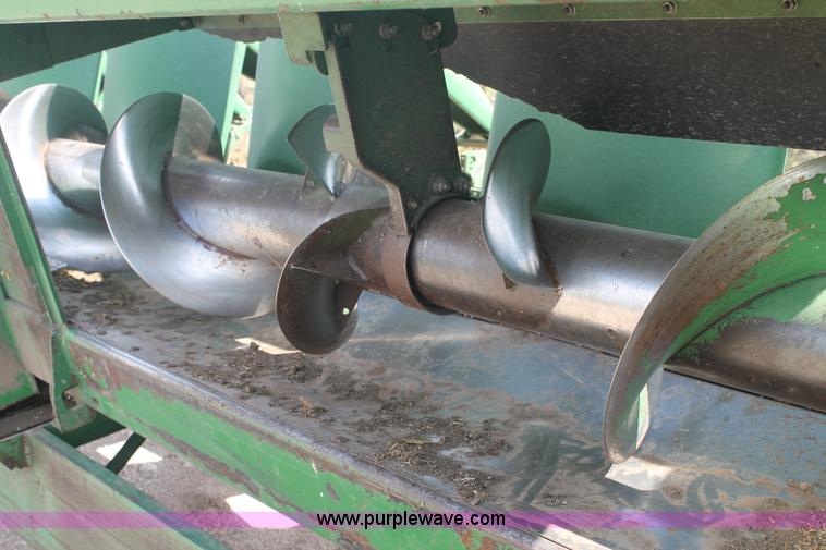image for item H1737 2006 John Deere 1293 corn head