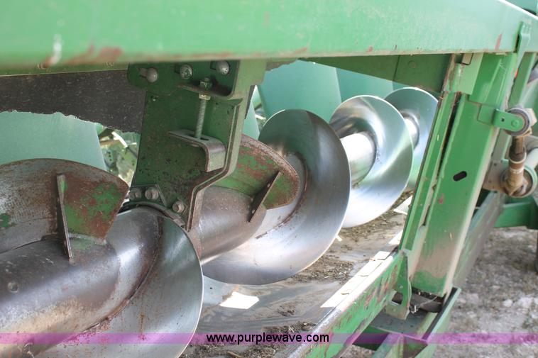 image for item H1737 2006 John Deere 1293 corn head
