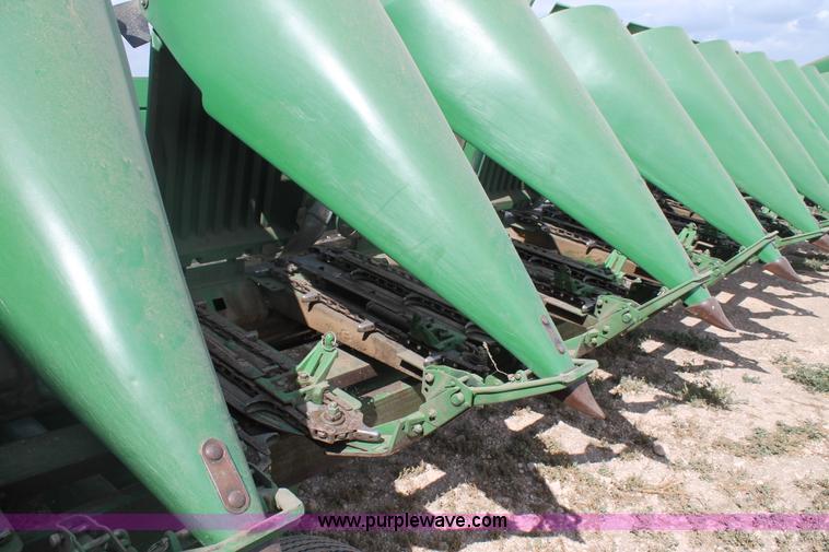 image for item H1737 2006 John Deere 1293 corn head