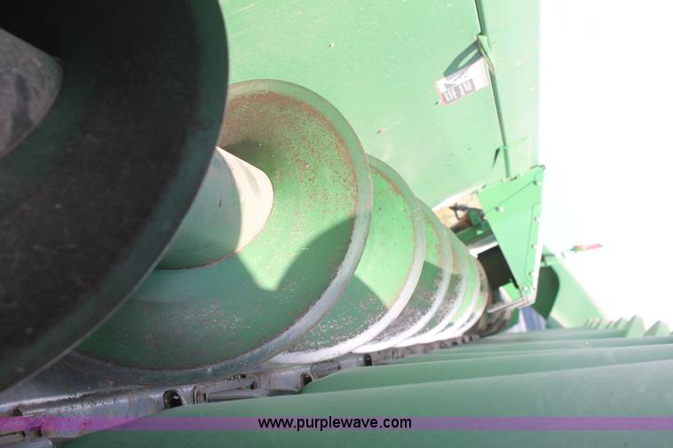 image for item H1737 2006 John Deere 1293 corn head