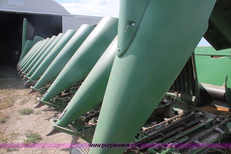 image for item H1737 2006 John Deere 1293 corn head