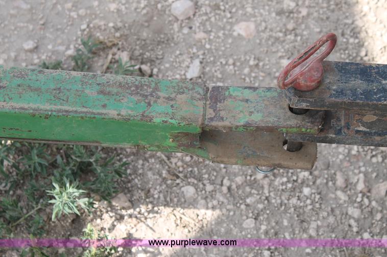 image for item H1737 2006 John Deere 1293 corn head