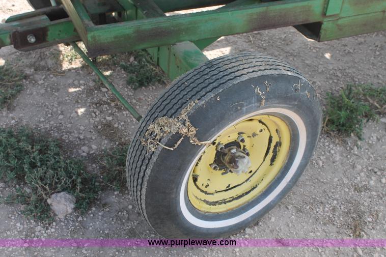 image for item H1737 2006 John Deere 1293 corn head