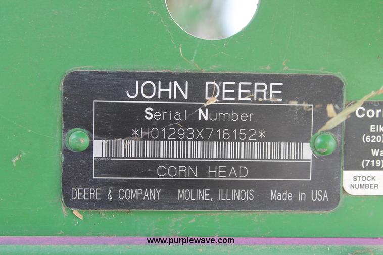 image for item H1737 2006 John Deere 1293 corn head