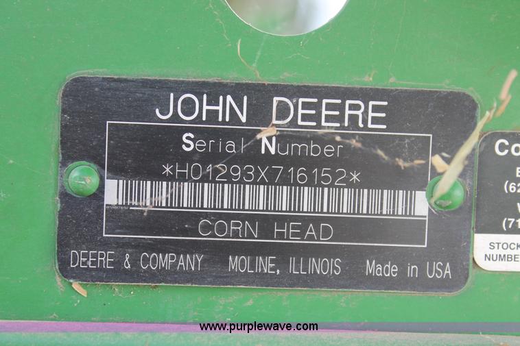 image for item H1737 2006 John Deere 1293 corn head