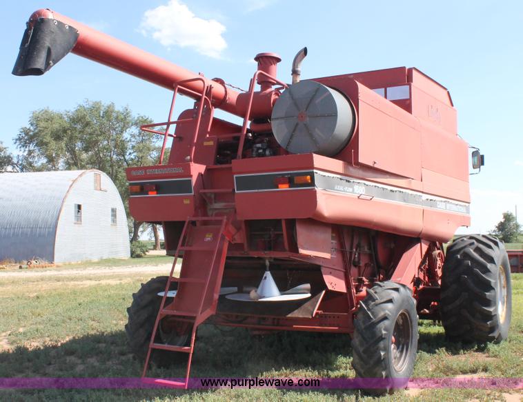 image for item H1744 1992 Case IH 1680 combine