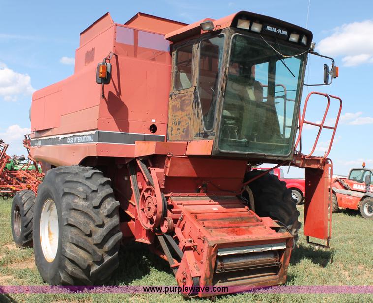 image for item H1744 1992 Case IH 1680 combine