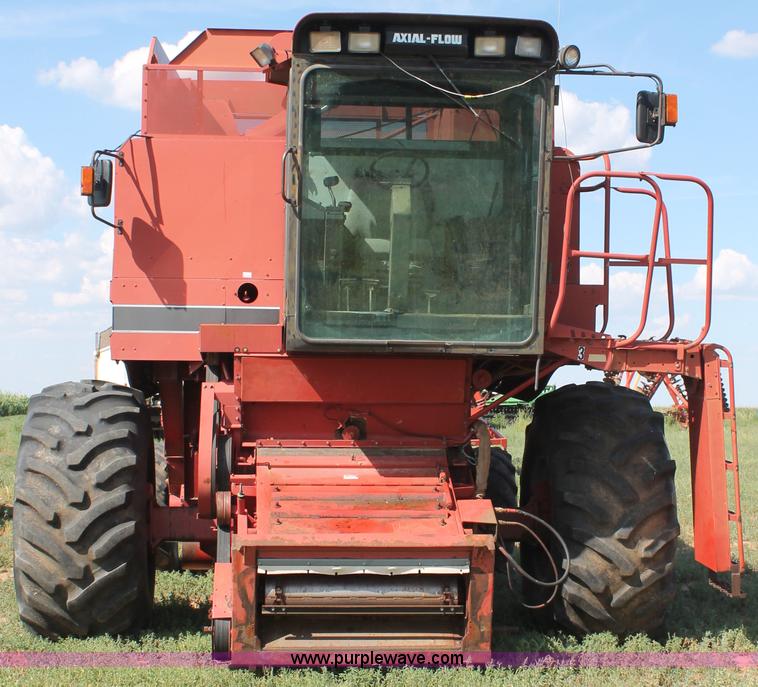 image for item H1744 1992 Case IH 1680 combine