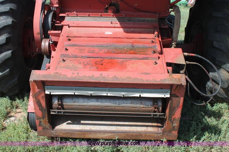 image for item H1744 1992 Case IH 1680 combine