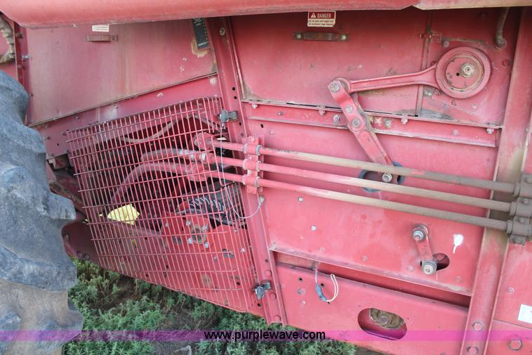 image for item H1744 1992 Case IH 1680 combine
