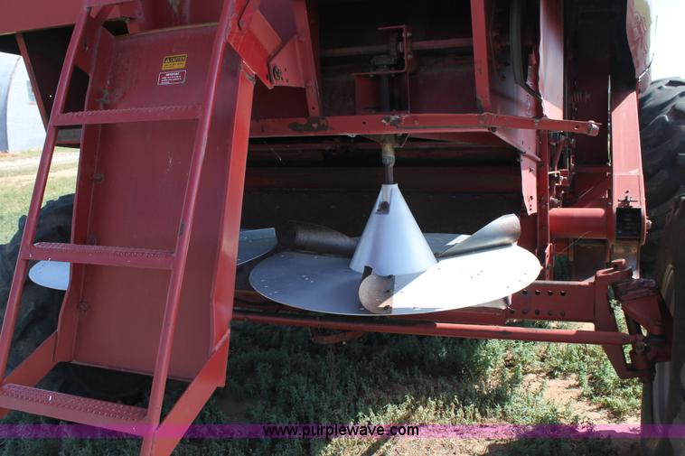 image for item H1744 1992 Case IH 1680 combine