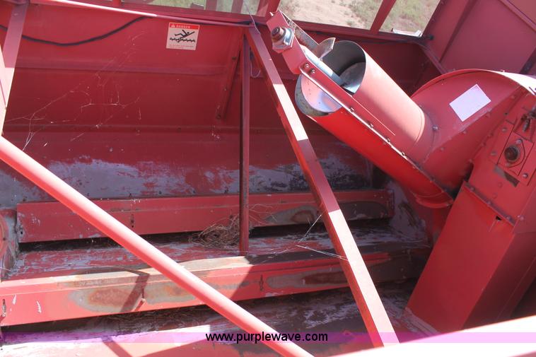 image for item H1744 1992 Case IH 1680 combine
