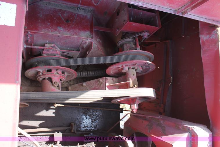 image for item H1744 1992 Case IH 1680 combine