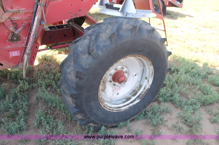 image for item H1744 1992 Case IH 1680 combine