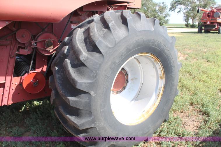 image for item H1744 1992 Case IH 1680 combine