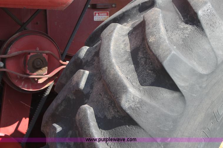 image for item H1744 1992 Case IH 1680 combine
