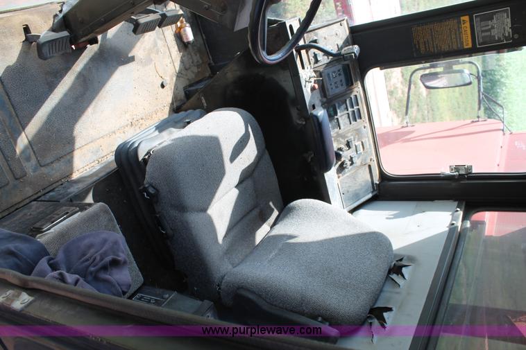 image for item H1744 1992 Case IH 1680 combine