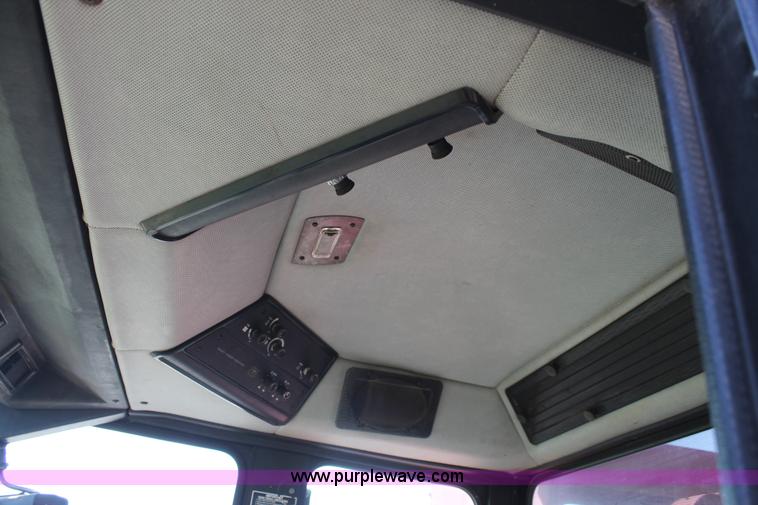 image for item H1744 1992 Case IH 1680 combine