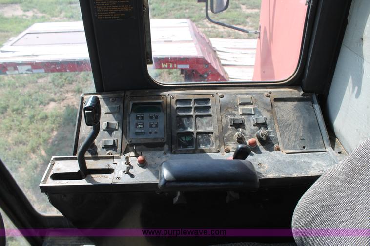 image for item H1744 1992 Case IH 1680 combine