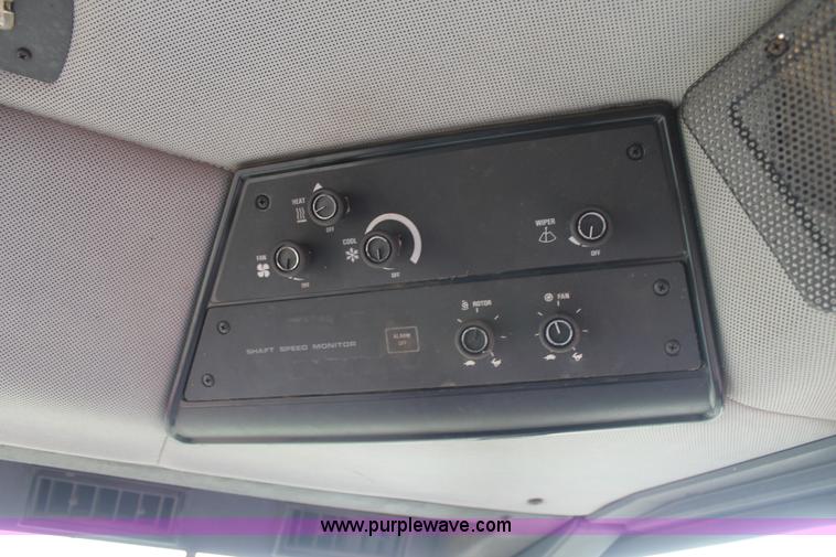 image for item H1744 1992 Case IH 1680 combine