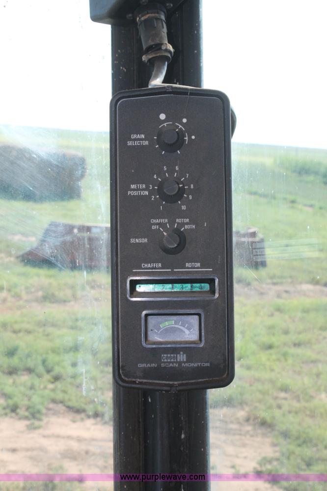 image for item H1744 1992 Case IH 1680 combine