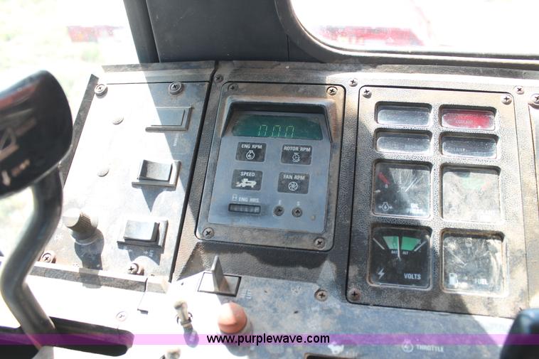 image for item H1744 1992 Case IH 1680 combine