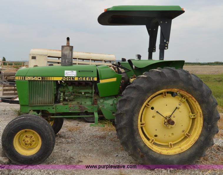 image for item H2790 1980 John Deere 2640 tractor