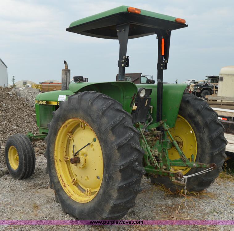 image for item H2790 1980 John Deere 2640 tractor