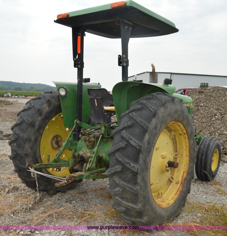 image for item H2790 1980 John Deere 2640 tractor