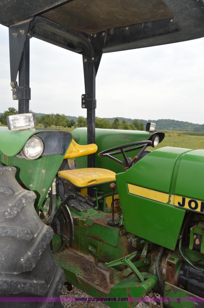 image for item H2790 1980 John Deere 2640 tractor
