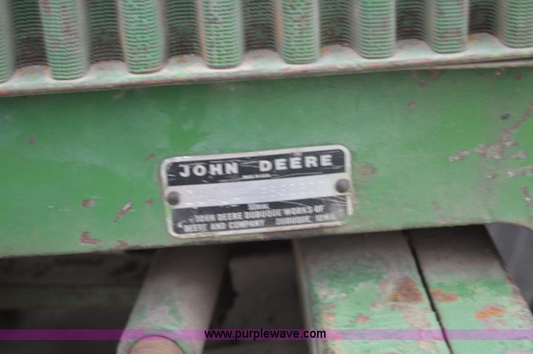 image for item H2790 1980 John Deere 2640 tractor