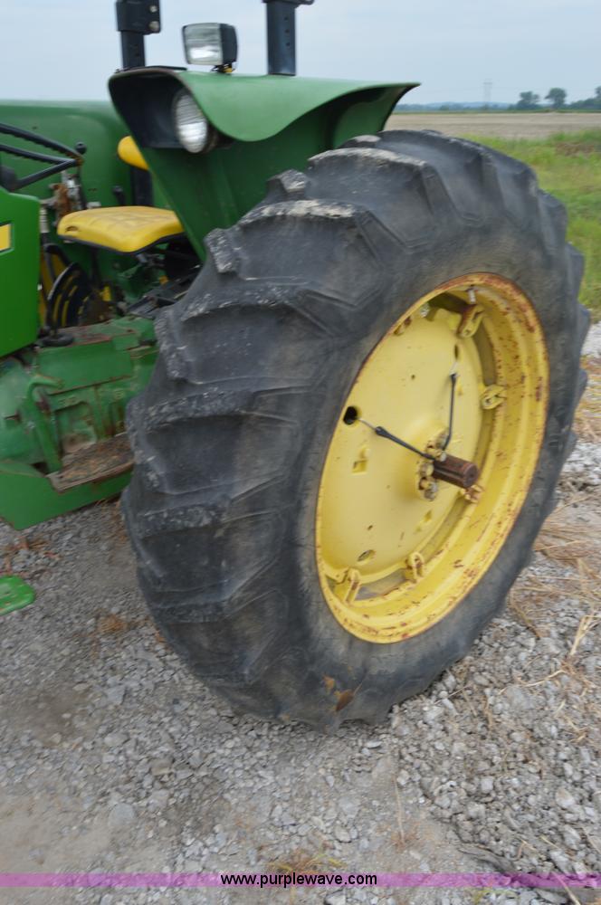 image for item H2790 1980 John Deere 2640 tractor