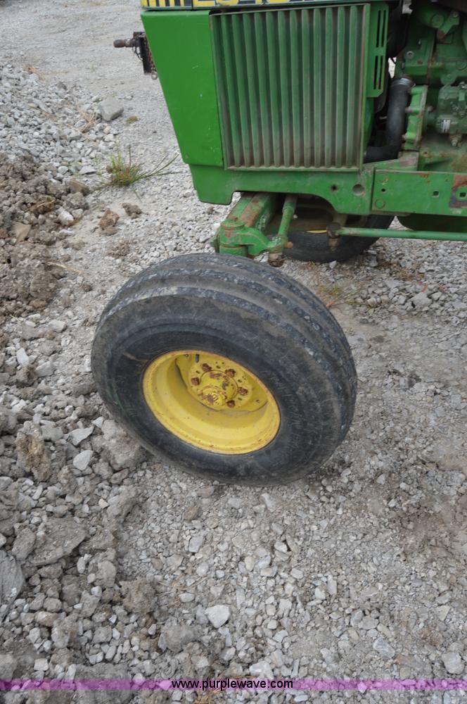 image for item H2790 1980 John Deere 2640 tractor