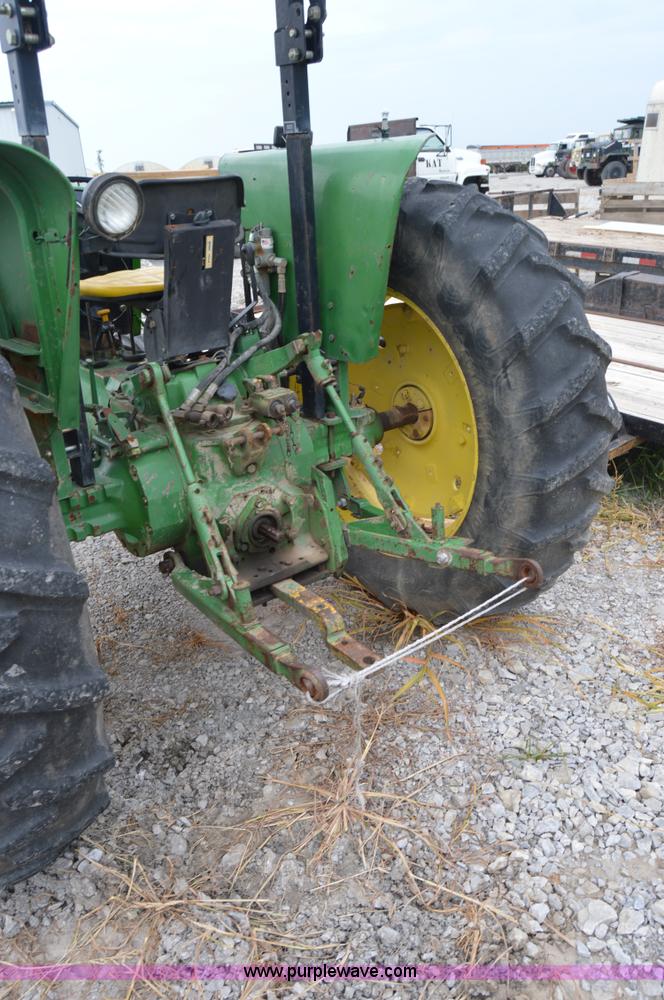 image for item H2790 1980 John Deere 2640 tractor