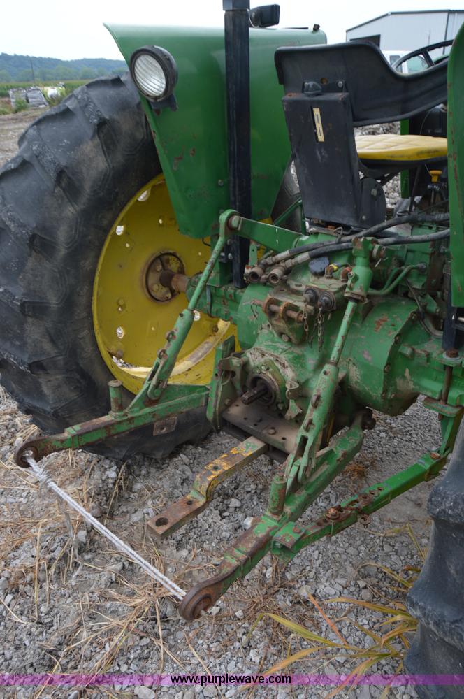 image for item H2790 1980 John Deere 2640 tractor