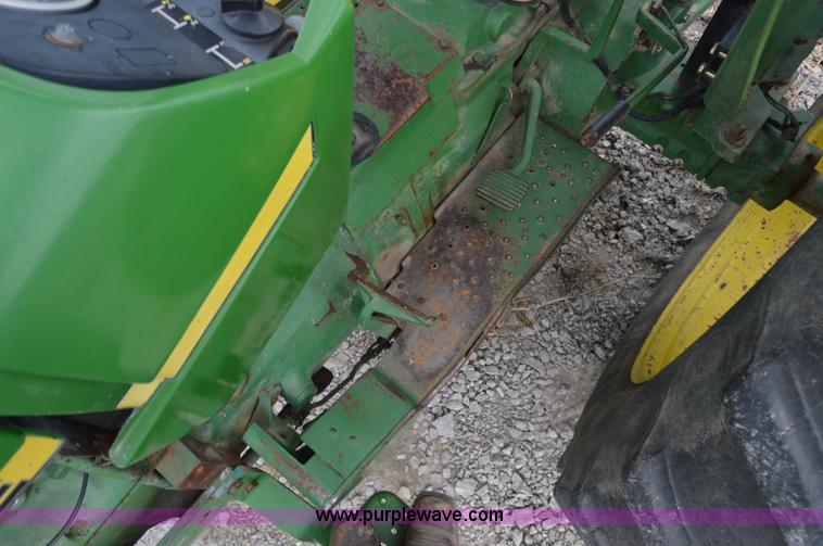 image for item H2790 1980 John Deere 2640 tractor