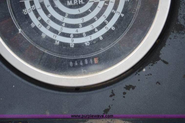 image for item H2790 1980 John Deere 2640 tractor