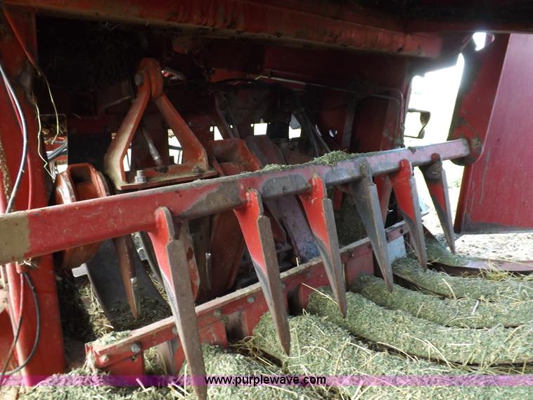 image for item H9147 Case IH 8580 square baler