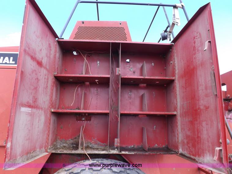 image for item H9147 Case IH 8580 square baler