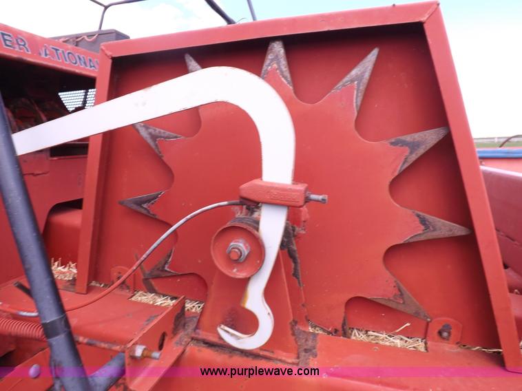 image for item H9147 Case IH 8580 square baler