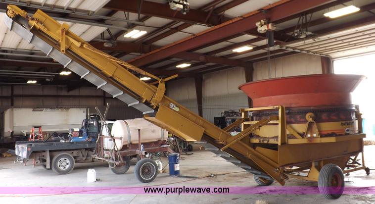 image for item H9162 HayBuster 1000 Big Bite bale processor