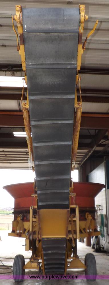 image for item H9162 HayBuster 1000 Big Bite bale processor