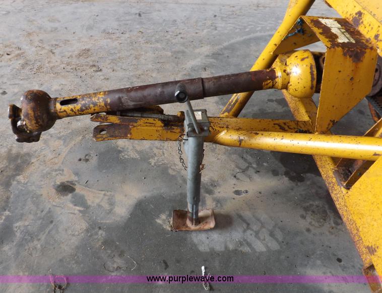 image for item H9162 HayBuster 1000 Big Bite bale processor